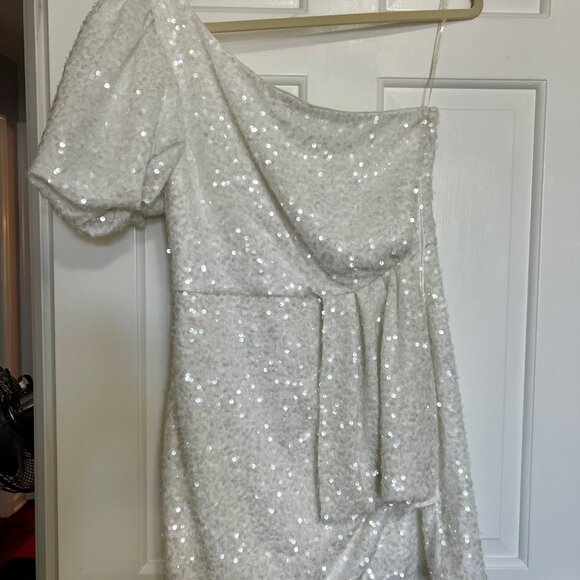 Sachin & Babi Sequin Dova Puffed One-Shoulder Bow Wrap Mini Dress size 8 - Picture 5 of 15